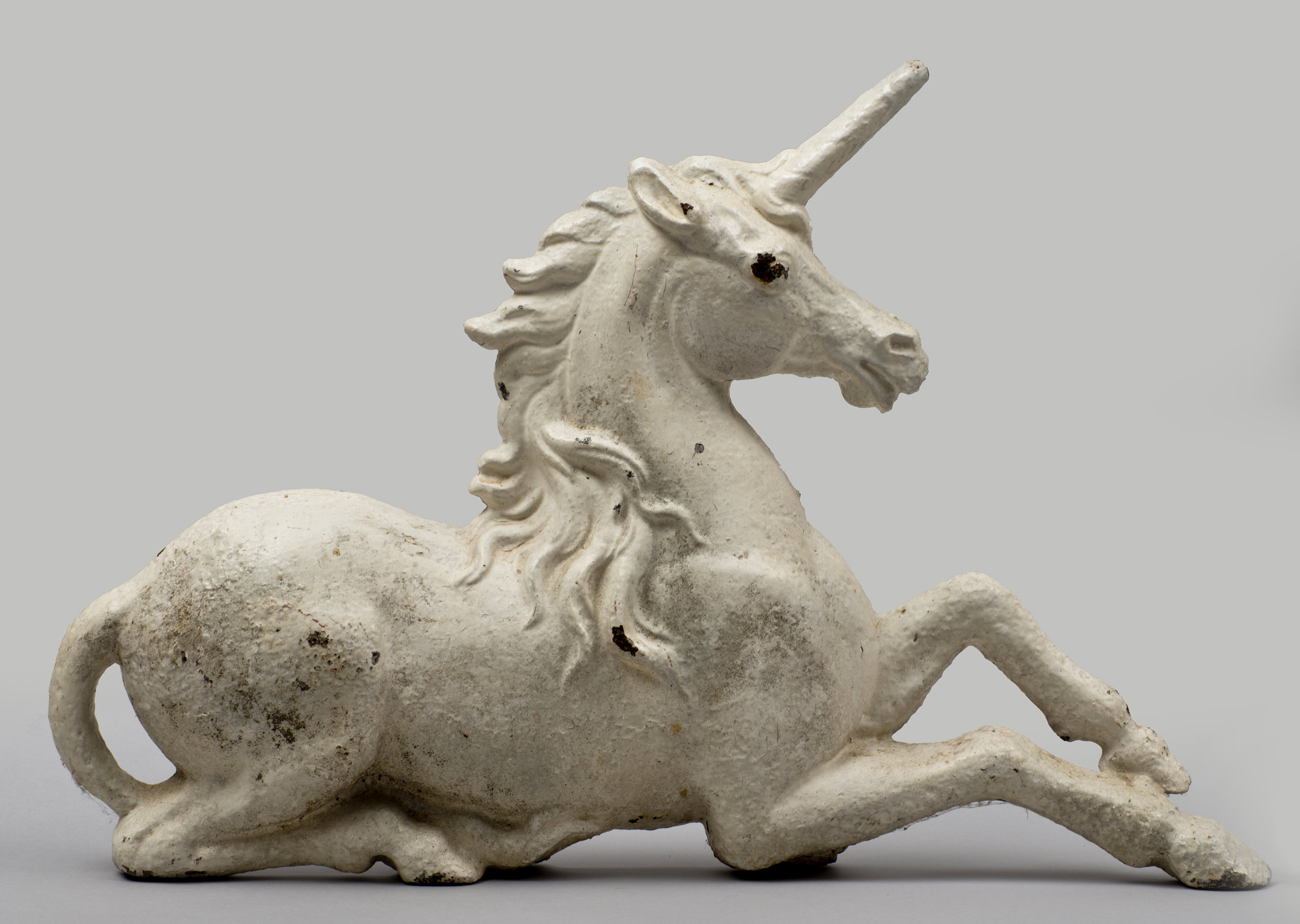 Фигура единорога. Скульптура "Единороги". Единорог статуя. Единорог из скульптурного пластилина. Лошадь из скульптурного пластилина.