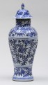 Chinese Kang Xsi Lidded Vase