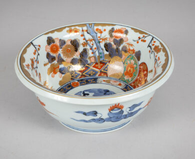 Fine Imari Hand-Painted Porcelain Bowl